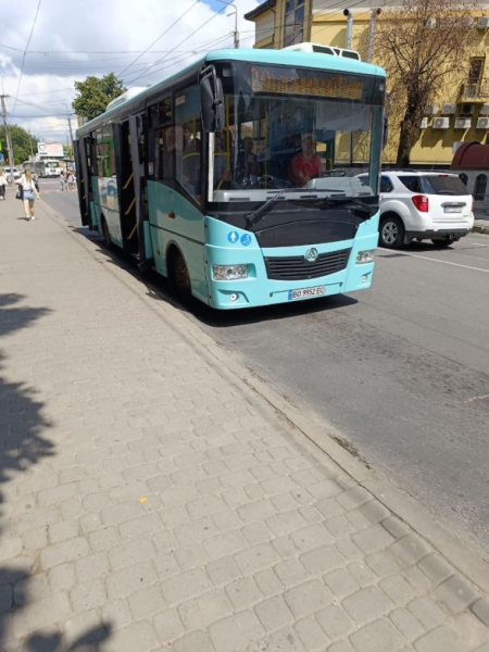 Є новий, а деякий ремонтують скотчем: у якому стані громадський транспорт Тернополя