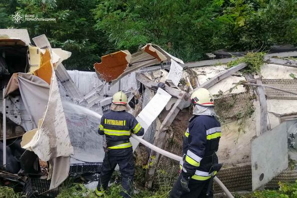 
На Тернопільщині перекинувся сідельний тягач з напівпричепом (фото)