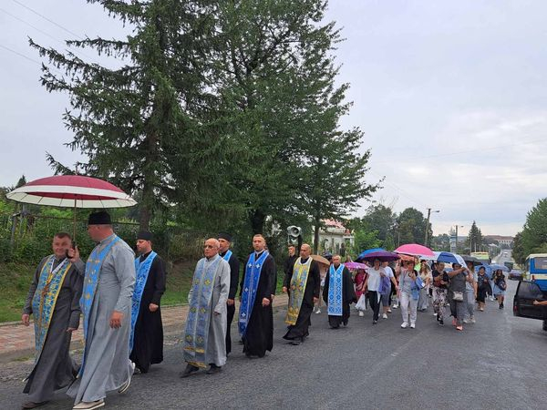 
На Монастирищині, де з'явилася Богородиця, відбулася єпархіальна проща «За мир і спокій в Україні» (фото)