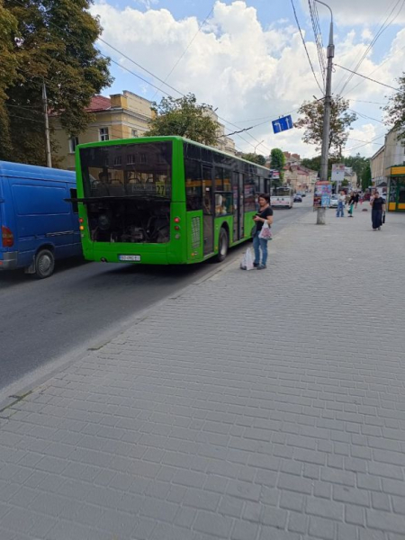 Є новий, а деякий ремонтують скотчем: у якому стані громадський транспорт Тернополя