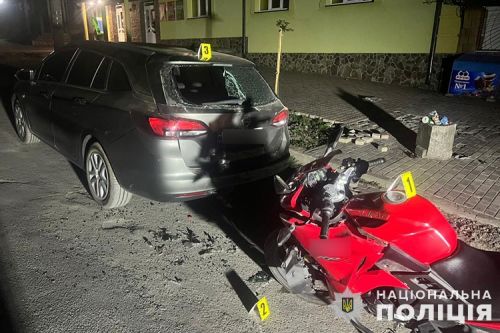 
ДТП у Почаєві: мотоцикліст врізався в авто