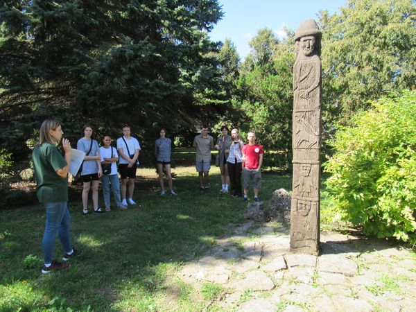 
176 років тому у річці на Тернопільщині виявили язицницький стовп - Збруцький Святовит (фото)