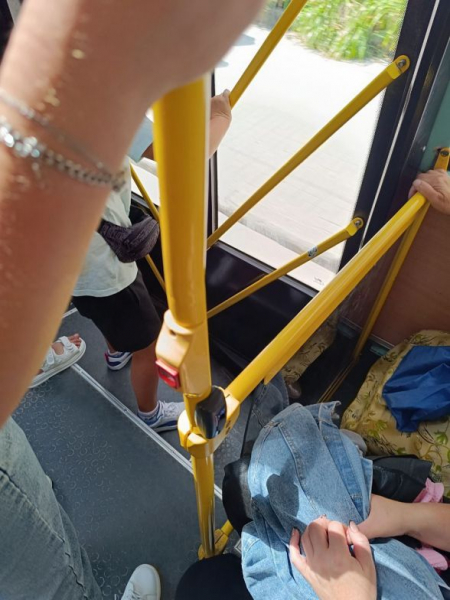 Є новий, а деякий ремонтують скотчем: у якому стані громадський транспорт Тернополя