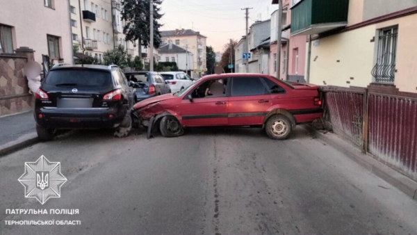 Поблизу залізничного вокзалу у Тернополі ДТП: вулиця повністю перекрита