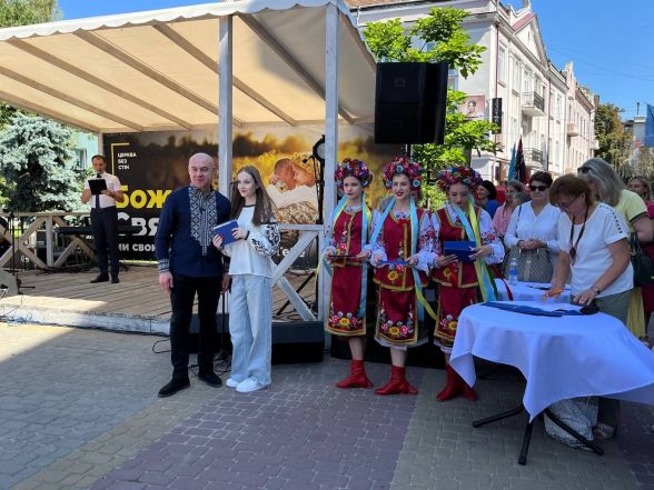 Наша гордість! У Тернополі нагородили найкращих випускників шкіл