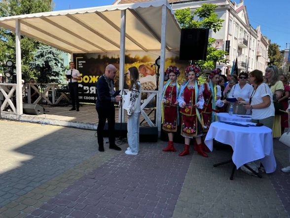 Наша гордість! У Тернополі нагородили найкращих випускників шкіл