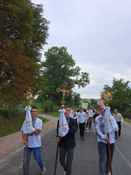 
На Монастирищині, де з'явилася Богородиця, відбулася єпархіальна проща «За мир і спокій в Україні» (фото)