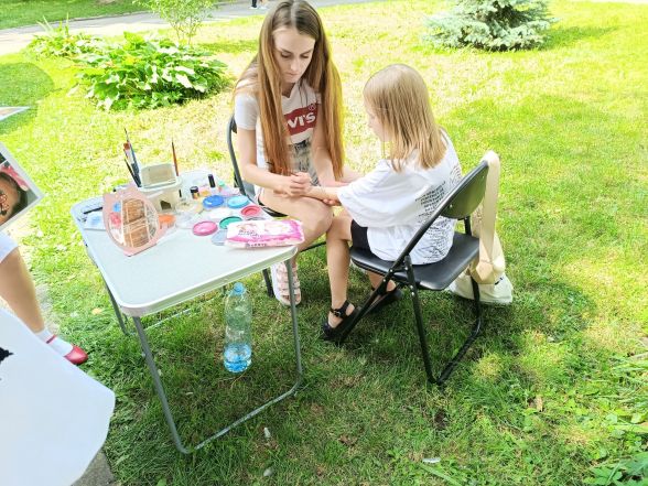 Польова кухня, акробати, концерт: у парку ім. Шевченка організували благодійний захід