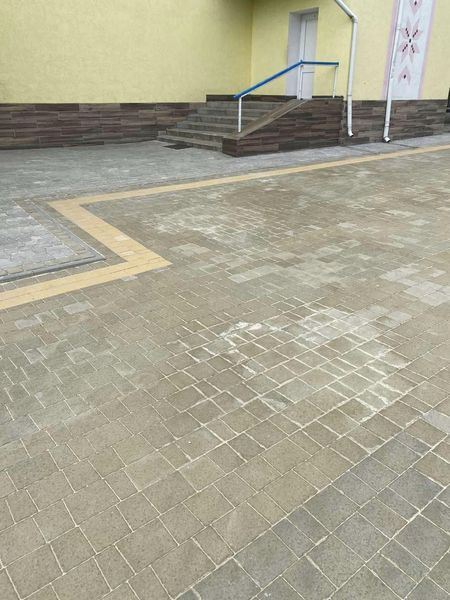 
У селі на Гусятинщині за кошти благодійників облаштували шкільне подвір'я (фото)
