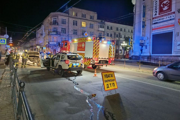 Біля ЦУМу сталась ДТП: зіштовхнулися дві автівки