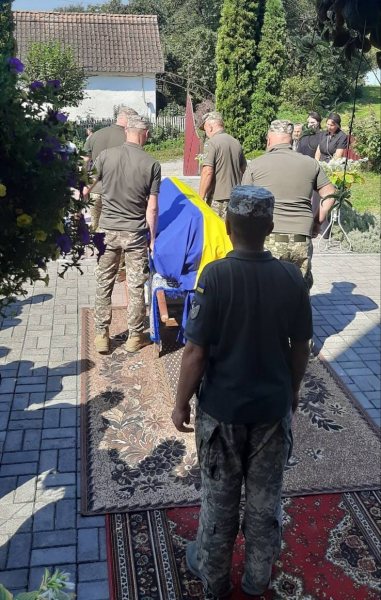 
На Кременеччині поховали захисника України Андрія Бика (фото)