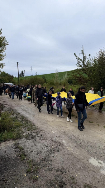 
В останню дорогу в Борсуківській громаді провели полеглого Героя Віталія Кухарука (ФОТО)