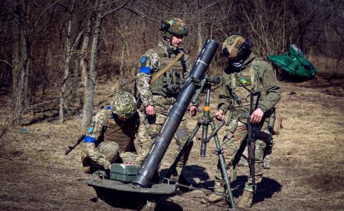 
Військові показали, як працює 120 мм міномет, знищуючи ворогів (відео)