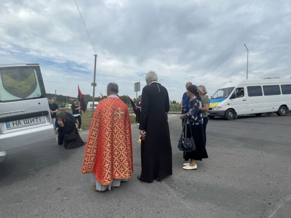 У селі під Тернополем прощаються з молодим прикордонником Ступінським Віталієм