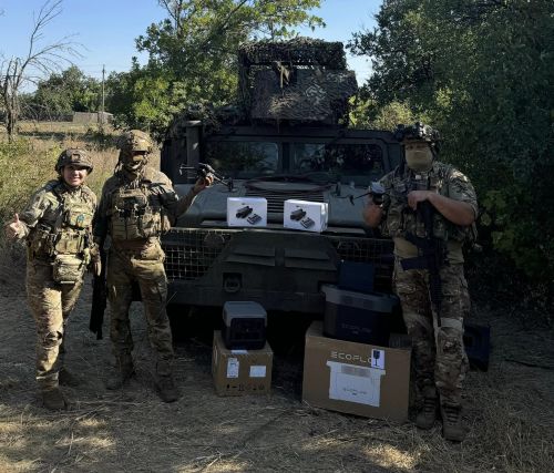 
«Українська команда» Тернопільщини передала воїнам зарядну станцію