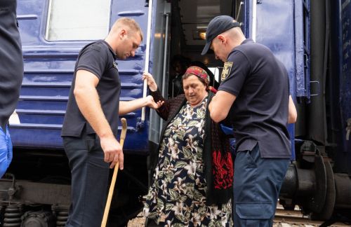 
До Тернополя прибув черговий евакуаційний потяг з жителями Донеччини (фото)