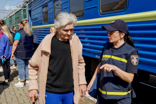 В Тернополі зустріли евакуаційний потяг з Покровська