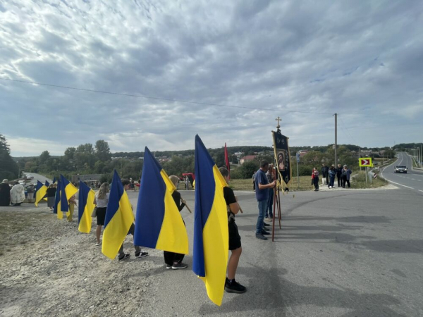 У селі під Тернополем прощаються з молодим прикордонником Ступінським Віталієм