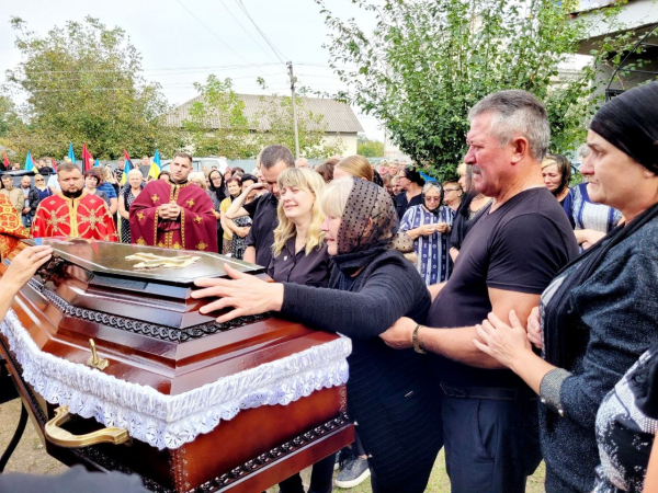 
У Великобірківській громаді попрощались з Романом Гармашем, який загинув під Бахмутом (фото)