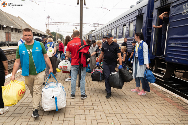 
До Тернополя прибув черговий евакуаційний потяг з жителями Донеччини (фото)