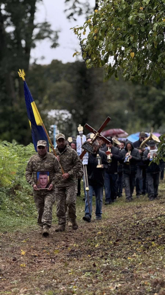 
В останню дорогу в Борсуківській громаді провели полеглого Героя Віталія Кухарука (ФОТО)