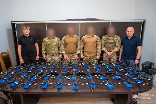 
Тернопіль для ЗСУ: 5 вересня передали 40 FPV-дронів для спецназу поліції, – Сергій Надал