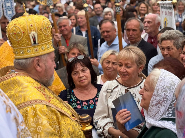 Освітяни з всієї України з'їхались на прощу в Зарваницю