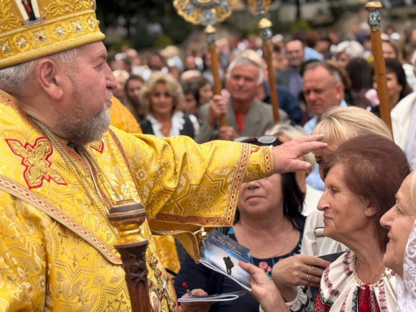 Освітяни з всієї України з'їхались на прощу в Зарваницю