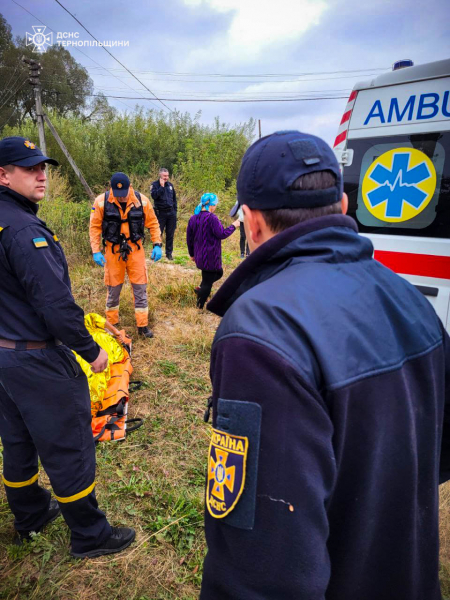 На Тернопільщині дві доби розшукували пенсіонера: знайшли живим, але у важкому стані