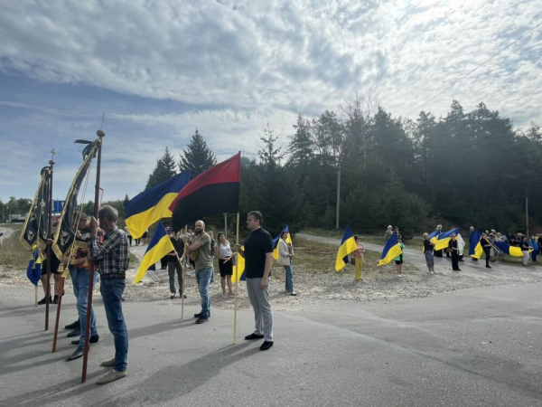 У селі під Тернополем прощаються з молодим прикордонником Ступінським Віталієм