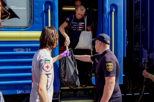 В Тернополі зустріли евакуаційний потяг з Покровська