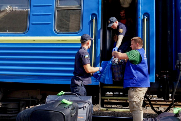 В Тернополі зустріли евакуаційний потяг з Покровська