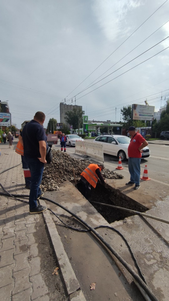 
У Тернополі замінять 100 метрів аварійного водопроводу