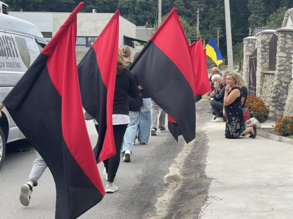 У селі під Тернополем прощаються з молодим прикордонником Ступінським Віталієм