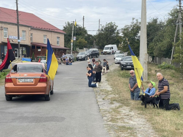 У селі під Тернополем прощаються з молодим прикордонником Ступінським Віталієм