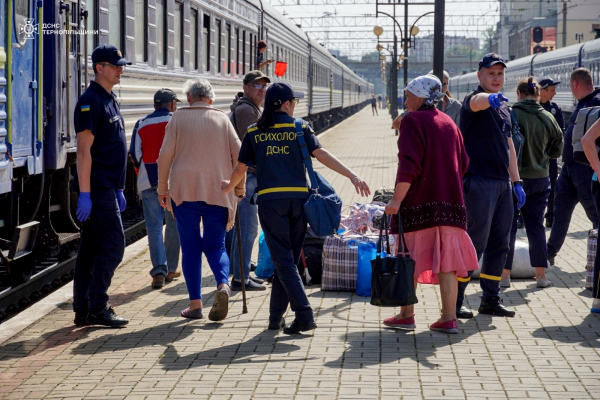 В Тернополі зустріли евакуаційний потяг з Покровська