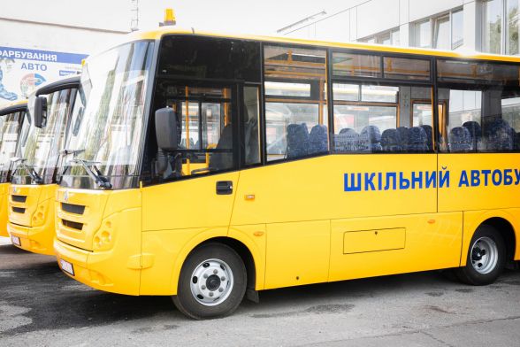 Шкільні автобуси отримали 14 закладів загальної середньої освіти Тернопільщини