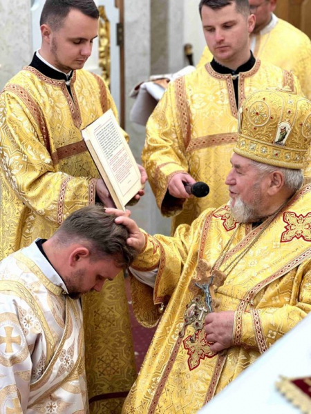 
У Зарваницькому центрі відбулися священничі свячення диякона із Тернопілля