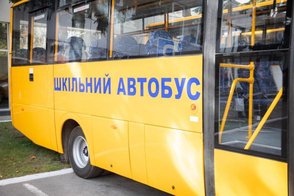 Шкільні автобуси отримали 14 закладів загальної середньої освіти Тернопільщини