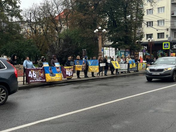 «Вільні, кричіть і боріться за них»: у Тернополі нагадали про військовополонених