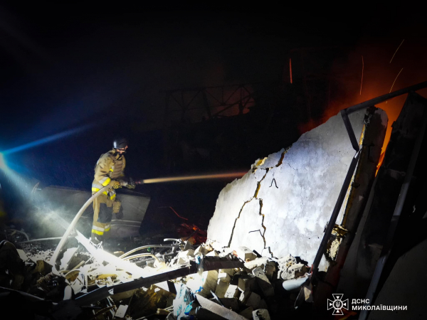 
Ворог завдав удару по Миколаєву: поранено 16 людей, 1 жінка загинула (фото)