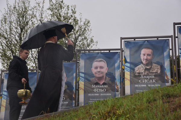 
У Бучачі на Алеї Слави освятили пам’ятні знаки ще чотирьом полеглим захисникам