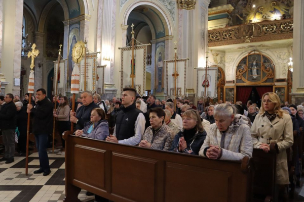 Молилися за захисників та мир в Україні: як на свято Покрови проходили служби у храмах Тернополя