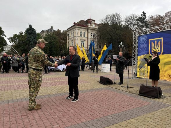 Подяки, молитва та перформанс: у Тернополі відзначили День захисників і захисниць України