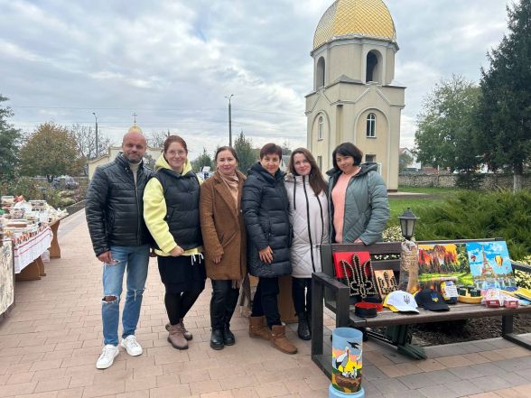 Сила в єдності: у Великій Березовиці збирають кошти на автівки для захисників