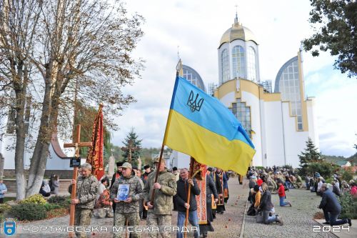 
«На Щиті» додому: у Чорткові попрощались із загиблим воїном Сергієм Лапком (фото)