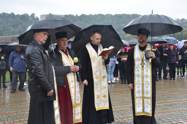 
У Бучачі на Алеї Слави освятили пам’ятні знаки ще чотирьом полеглим захисникам