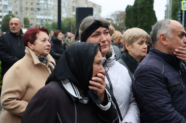 Відкрили стелу з іменами полеглих за Україну Героїв у Тернополі: як усе відбувалося