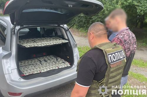 
До 9 років ув'язнення загрожує тернополянину та його спільниці, які переправляли чоловіків через кордон