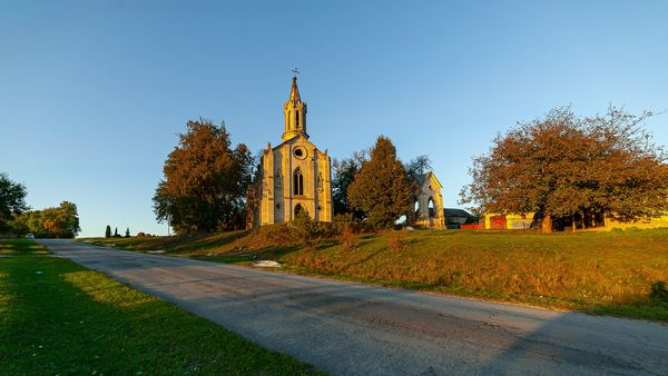 
На Тернопільщині занепадає 153-річний унікальний костел (фото)